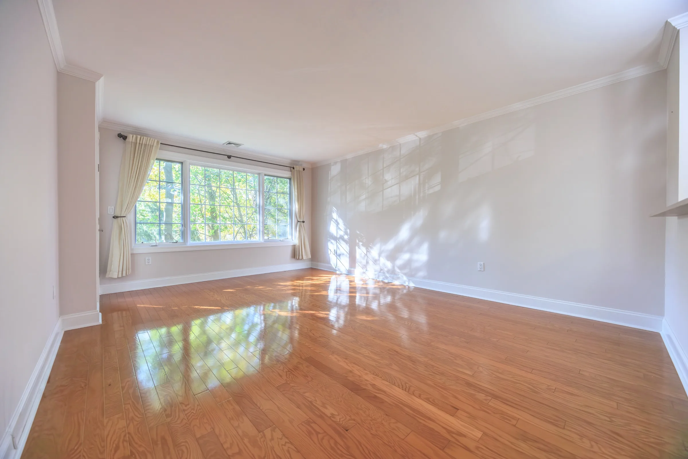 Living space photographed unfurnished — before virtual staging